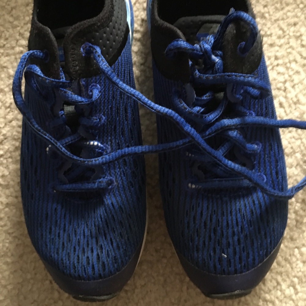 Boys New Balance Wide US-3 Gently used.